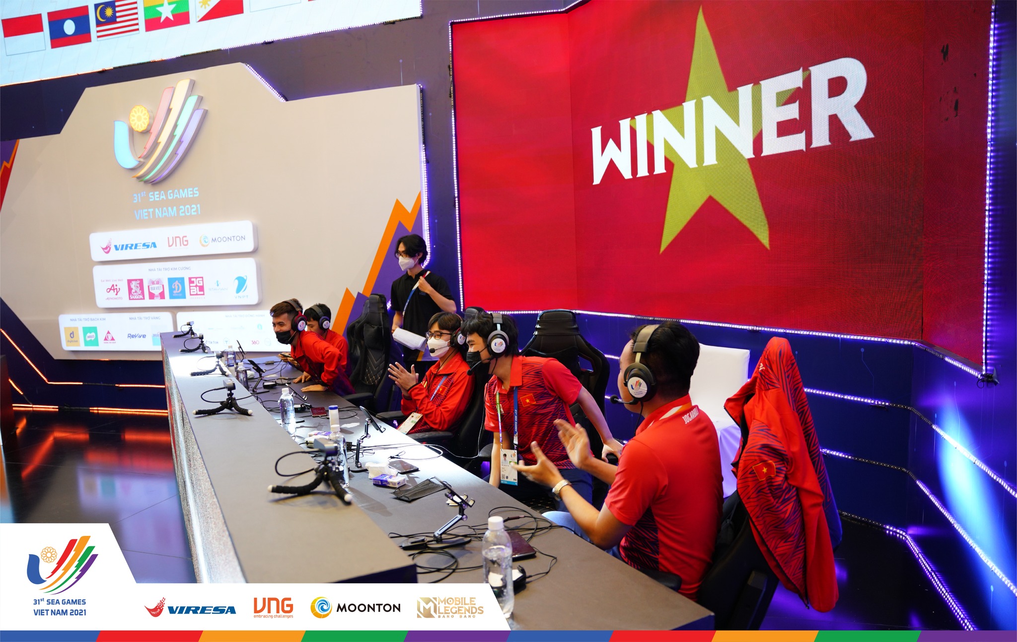 Đội tuyển Việt Nam đã có được một ván thắng trước đối thủ mạnh hơn là Singapore